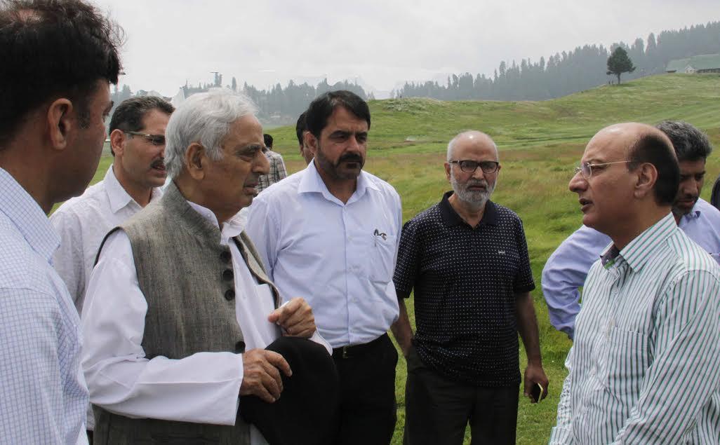 CM orders setting up Clubhouse at Gulmarg to boost MICE tourism